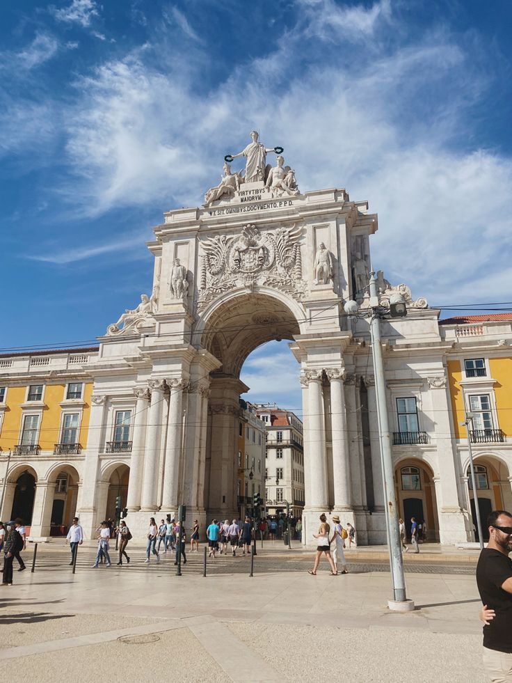 Arco monumental de Lisboa em luz natural